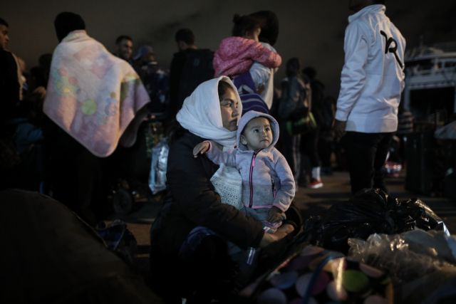 Στο λιμάνι του Πειραιά έφτασαν 367 πρόσφυγες από τη Μυτιλήνη