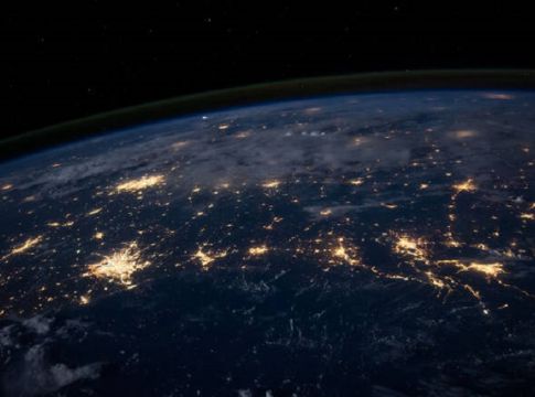 Εκπληκτική φωτο από τη NASA: Το Dragon της Space-X προσεγγίζει στον ISS πάνω από τη Μεσόγειο