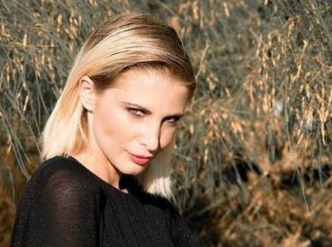 Ραγίζει καρδιές η Νίκη Κάρτσωνα: «Χάνω τη δύναμή μου, μπαμπά μην με αφήνεις»