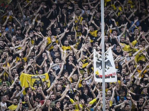 «Κράξιμο» από οπαδούς στην αποστολή της ΑΕΚ!