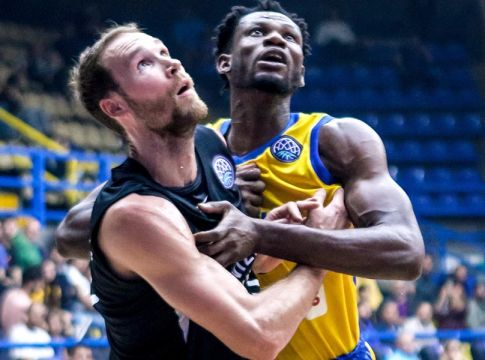 Περιστέρι – Νίζνι 71-74