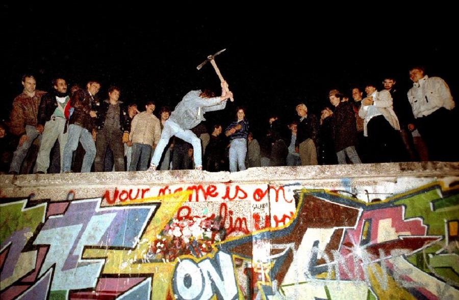 9 Νοεμβρίου 1989: Το Τείχος του Αίσχους περνά στην ιστορία