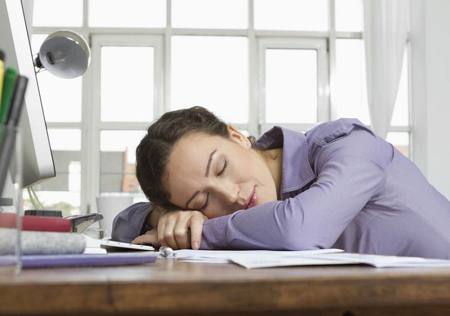 Μήπως το power nap στη δουλειά κάνει καλό;