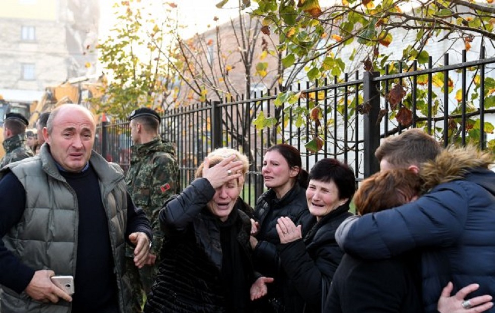 Σήμερα είμαστε όλοι Αλβανοί, γιατί σύνορα στον πόνο δεν υπάρχουν