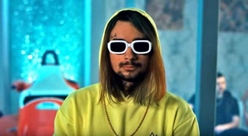 Ο Sin Boy εμφανίστηκε: Με το «Sin Girl» και κάνει… πάταγο (vid)