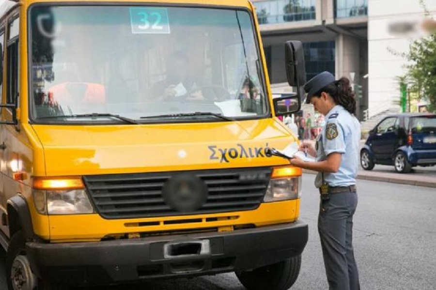 Τροχαίο με σχολικό λεωφορείο στη Βουλιαγμένη – Στο Παίδων μεταφέρονται τα τραυματισμένα παιδιά