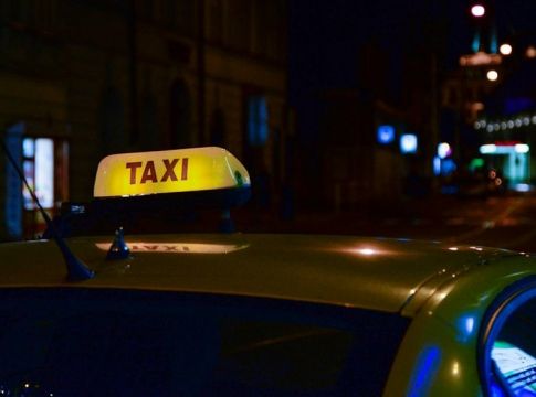 Τι λέει ο ηθοποιός που κατηγορείται για τον βιασμό του ταξιτζή