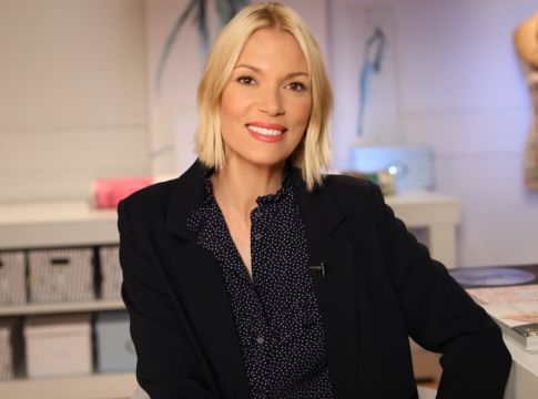 Βίκυ Καγιά: Η ξεχωριστή έκπληξη που δέχτηκε από τους συνεργάτες της για τα γενέθλιά της [pics,vid]