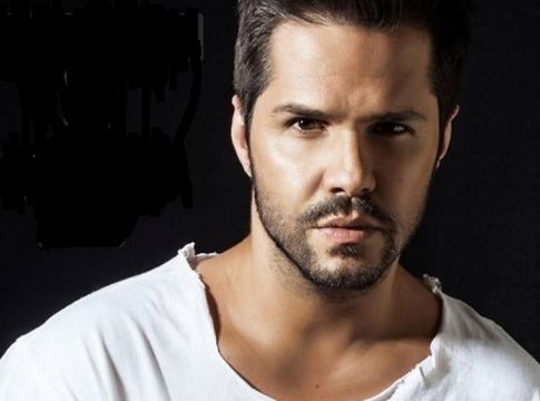 Απίστευτος Τσαλίκης άφησε το μικρόφωνο κι έκανε push ups στην πίστα (Pics)