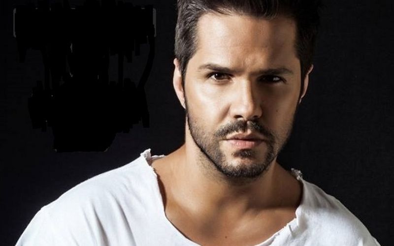 Απίστευτος Τσαλίκης άφησε το μικρόφωνο κι έκανε push ups στην πίστα (Pics)