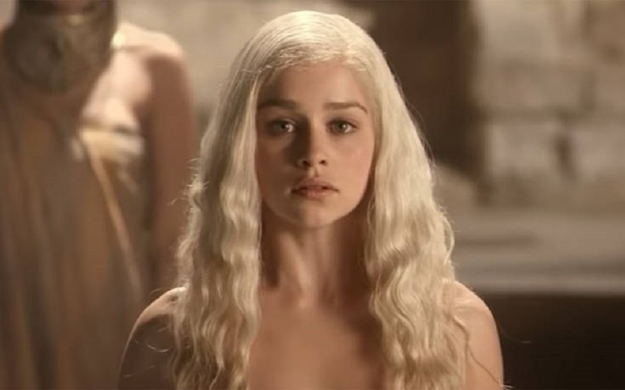 Εμίλια Κλαρκ: Η αποκάλυψη για τις γυμνές σκηνές στο Game of Thrones (vid)