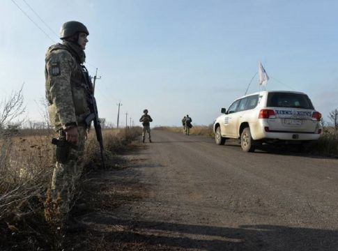 Ουκρανία: Άρχισαν να αποχωρούν από το μέτωπο ουκρανικές δυνάμεις και φιλορώσοι αυτονομιστές