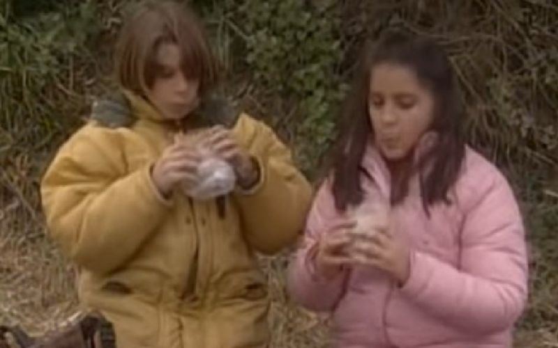 «Καφέ της Χαράς»: Ερωτεύεται άλλο κορίτσι ο «Μανωλάκης» – Τι γίνεται με τη Βάλια (pics)