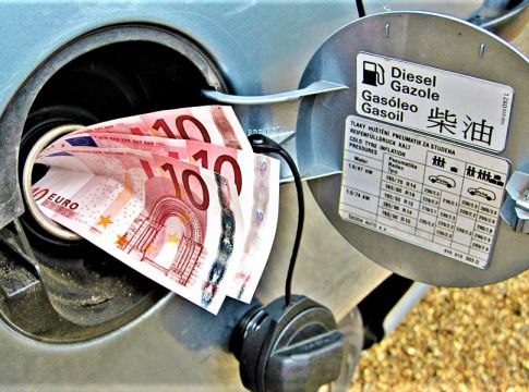 Χρέωσε την Ομοσπονδία 50.000 € για βενζίνη!