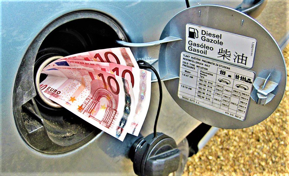Χρέωσε την Ομοσπονδία 50.000 € για βενζίνη!