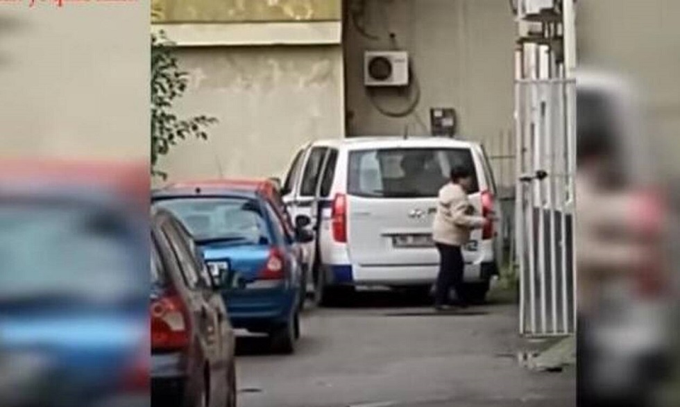Αστυνομικός διοικητής κλέβει την ανθρωπιστική βοήθεια για τον σεισμό στην Αλβανία! (vid)