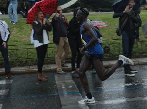 Μαραθώνιος Αθήνας: Νικητής ο Κενυάτης Κόμεν, για τρίτη φορά Πανελληνιονίκης ο Γκελαούζος