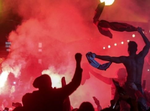 Έξαλλοι πανηγυρισμοί υπό καταρρακτώδη βροχή στο Ρίο για την Φλαμένγκο (vids)