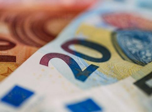 Πλεόνασμα: Μέρισμα και αναδρομικά έρχονται τα Χριστούγεννα
