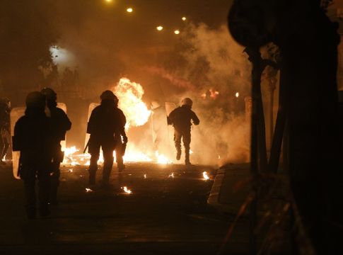 Παναθηναϊκός – Ολυμπιακός : Μολότοφ στο ημίχρονο του ντέρμπι