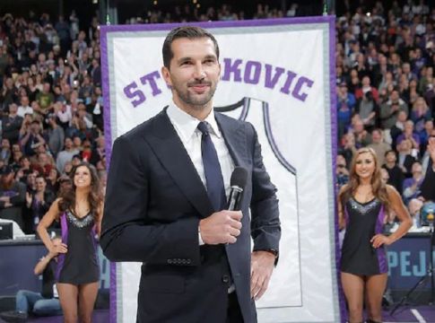 Η τέχνη δεν ξεχνιέται: Ο Πέτζα Στογιάκοβιτς βάζει 11/11 τρίποντα σε προπόνηση των Κινγκς