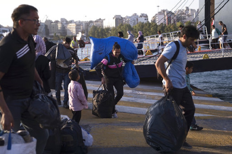 Προσφυγικό: Ασφυκτική πίεση ασκούν στην κυβέρνηση οι ροές στα νησιά και οι έντονες αντιδράσεις στην ενδοχώρα (pics+vids)