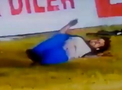 Πέφτει από την οροφή γηπέδου για αντιπερισπασμό σε πέναλτι (vid)