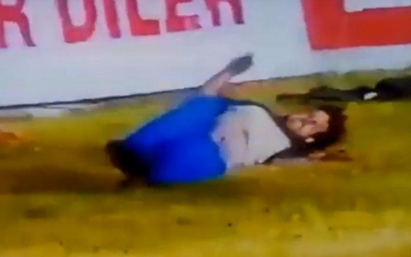 Πέφτει από την οροφή γηπέδου για αντιπερισπασμό σε πέναλτι (vid)