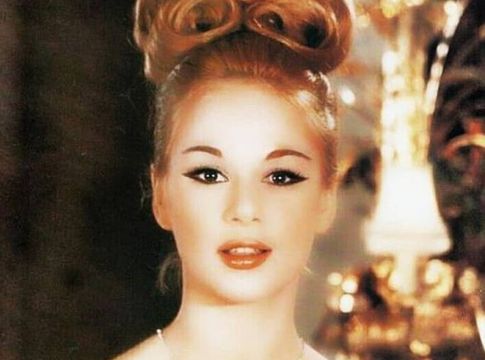 Βουγιουκλάκη: Η φωτογραφία που δεν είχε δει κανείς – Η Αλίκη με μπουρνούζι!