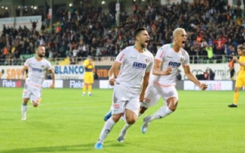 Σκόραρε δις ο Μπακασέτας (vid)