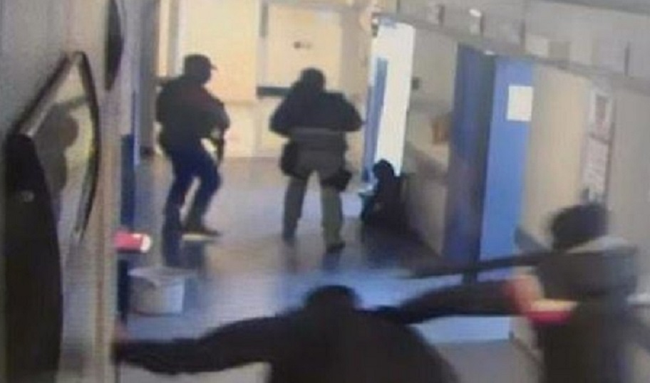 Βίντεο ανατριχίλα: Απαγάγουν ασθενή από νοσοκομείο και τον δολοφονούν (vid)