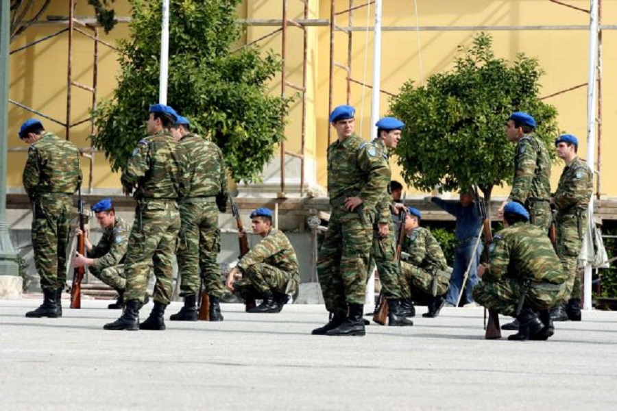 Αύξηση στρατιωτικής θητείας προτείνει ο Χαρακόπουλος – «Είναι εποχή για κανόνια και όχι βούτυρο»