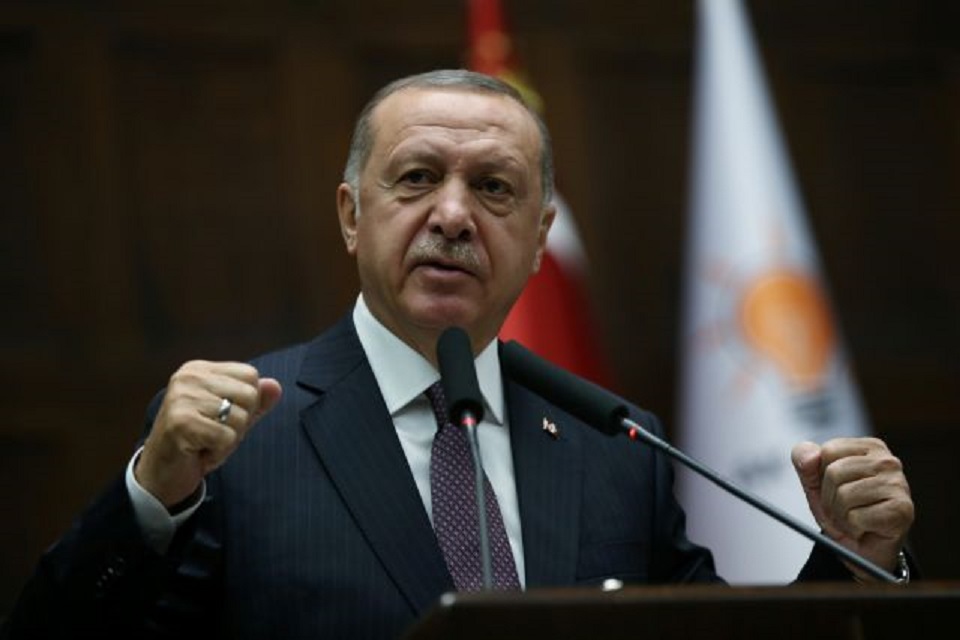Ο Ερντογάν δηλώνει έτοιμος να στείλει στρατό στη Λιβύη και απειλεί τις ΗΠΑ