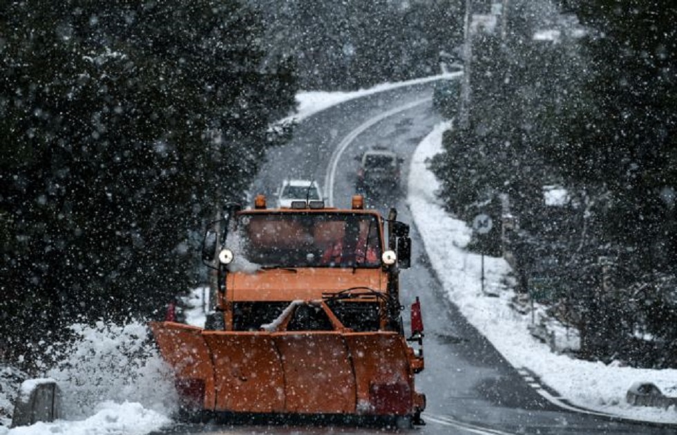 Κακοκαιρία: Νταλίκες δίπλωσαν στη Μαλακάσα και δημιούργησαν κυκλοφοριακό χάος