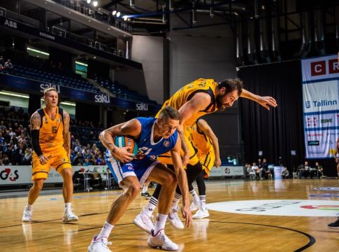 Χίμκι – Κάλεβ 118-81 (pic)