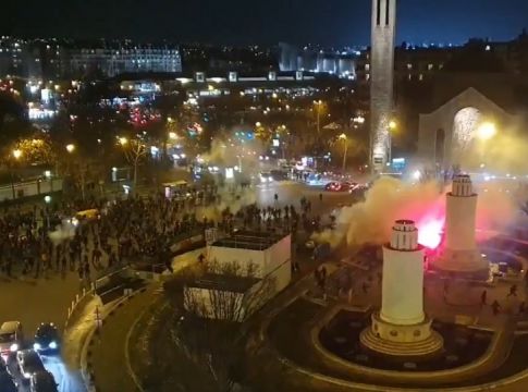 Το ξύλο της… αρκούδας μεταξύ οπαδών Παρί Σεν Ζερμέν και Γαλατασαράι στο Παρίσι (vids)