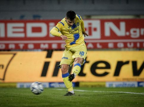 Μείωσε 2-1 ο Αστέρας με γκολάρα του Λουίς Φερνάντεθ (vid)