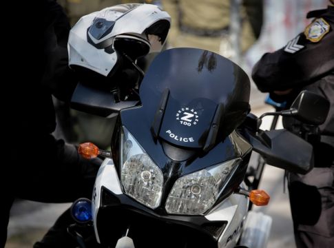 Κλειστοί δρόμοι στα Εξάρχεια από αστυνομική επιχείριση