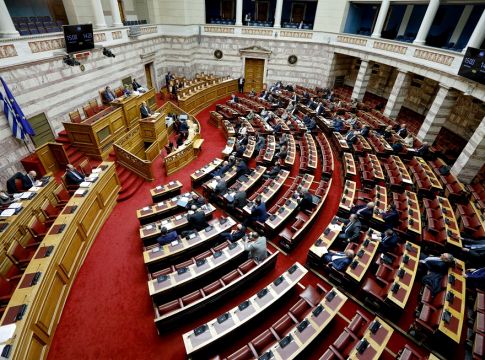 Μειώνεται από 45% σε 22% η φορολογία των ομάδων