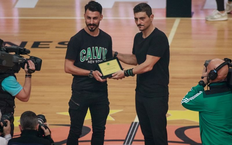 Παναθηναϊκός: Βράβευσε τον Γκελαούζο ο Γιαννακόπουλος στο ημίχρονο (pics)