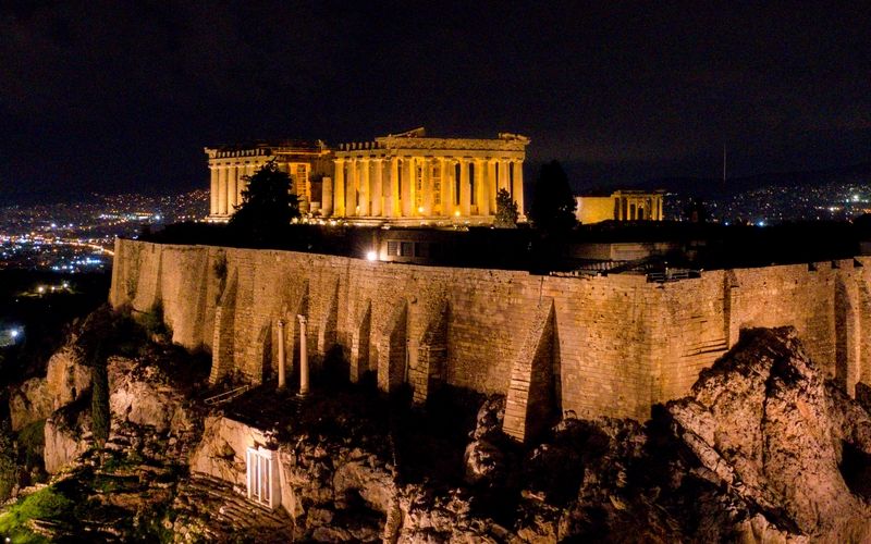 Αφιέρωμα στην Αθήνα και τον ιερό βράχο της Ακρόπολης από την εφημερίδα «Le Figaro»