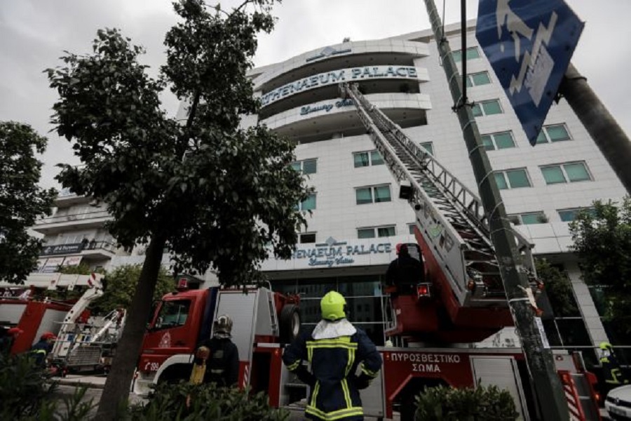 Ενδείξεις για εμπρησμό εντόπισαν οι πυροσβέστες στο ξενοδοχείο στη Συγγρού