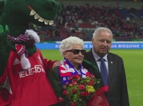 «Έφυγε» σε ηλικία 92 ετών η πιο πιστή οπαδός της Βίσλα Κρακοβίας (pics+vids)