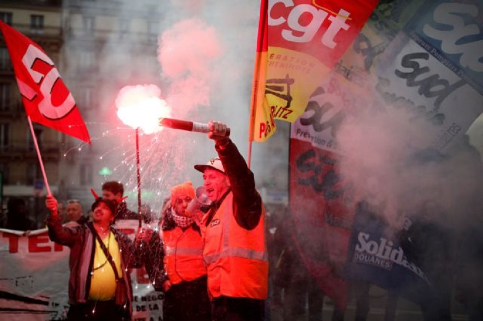 Γαλλία: Χρήση δακρυγόνων από την αστυνομία κατά διαδηλωτών στο κέντρο του Παρισιού