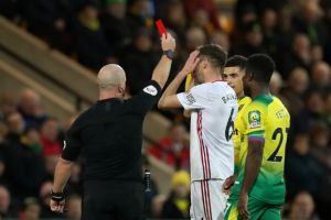 Premier League: Η πρώτη κόκκινη που δεν σήμαινε αποβολή (vid)