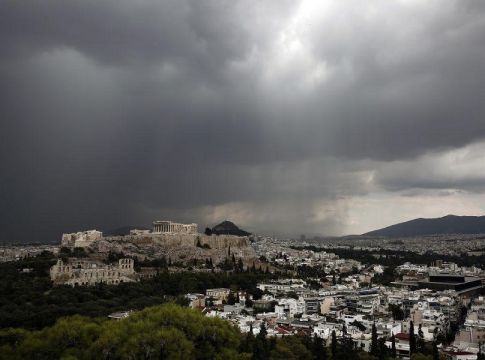 Κακοκαιρία «Ζηνοβία» : Εγκλωβίστηκαν οδηγοί στα χιόνια