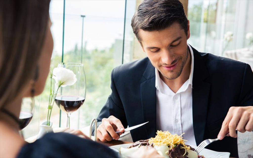 Τι μπορεί να σημαίνει η παραγγελία σ’ ένα εστιατόριο στο πρώτο ραντεβού;