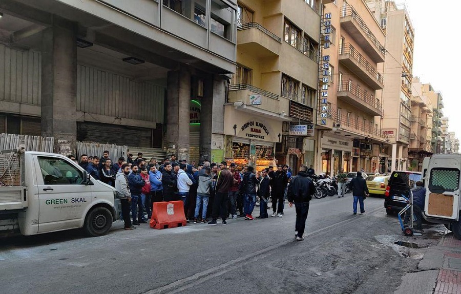 Ομόνοια : Αναστάτωση με άνδρα που έβριζε τον Αλλάχ – Συγκέντρωση έξω από το Αστυνομικό Τμήμα