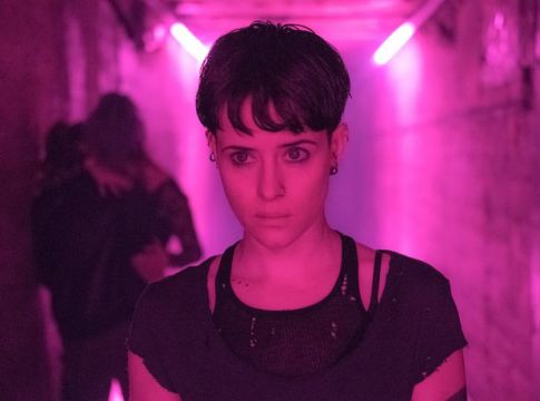 Ένα κορίτσι της γενιάς z εξομολογείται τα προβλήματα που αντιμετωπίζει με τα αγόρια της ηλικίας της