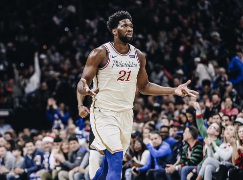 NBA: Ο Εμπίντ επέστρεψε έπειτα από 9 εβδομάδες και εκτέλεσε τους Θάντερ, νίκη των Σίξερσ με 109-105(vid)